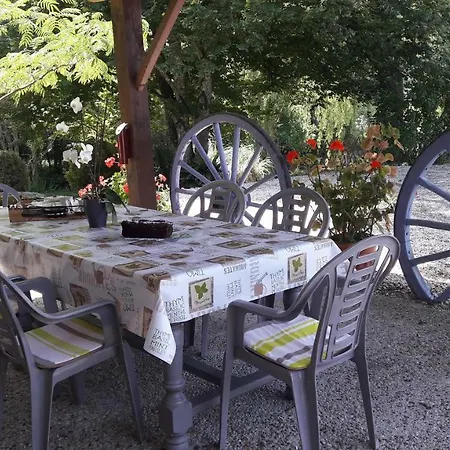 Charentais, Le Coin Arbore Casa de Férias